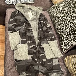 Pinc premium cardigan with camo pockets size large.